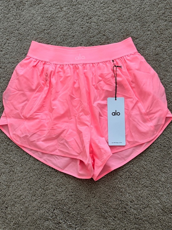 ALO Yoga Pants - ALO Match Point Short Neon Bubblegum